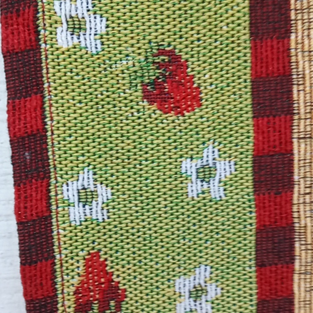 Vintage Summer Strawberry Table Runner - Picture 16 of 16